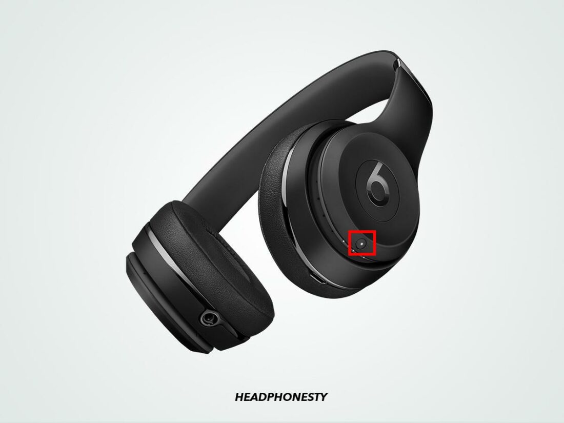 Close look at the Beats Solo3 Wireless' power button. (From: Amazon)