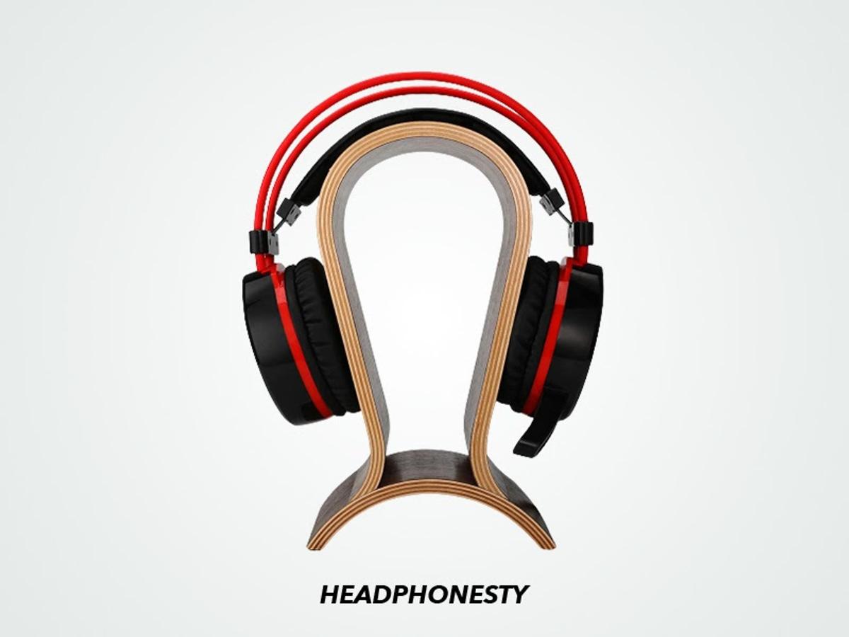 Close look at ONEGenug wooden headphone stand (From: Amazon)